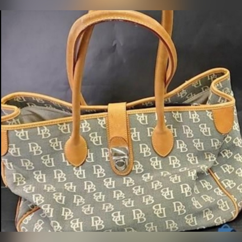 Dooney and bourke tote bag